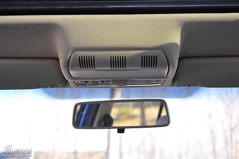 新浪试驾斯柯达Fabia晶锐内饰实拍图