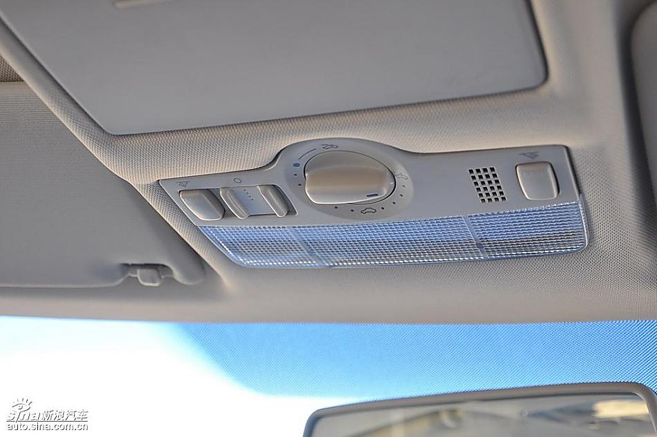 新浪试驾斯柯达Fabia晶锐内饰实拍图