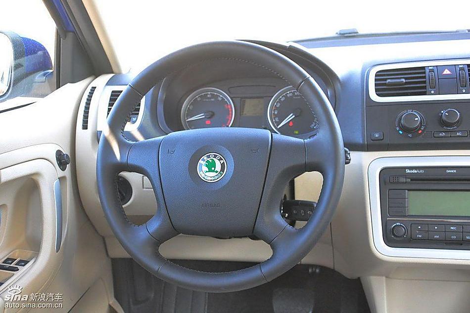 新浪试驾斯柯达Fabia晶锐内饰实拍图