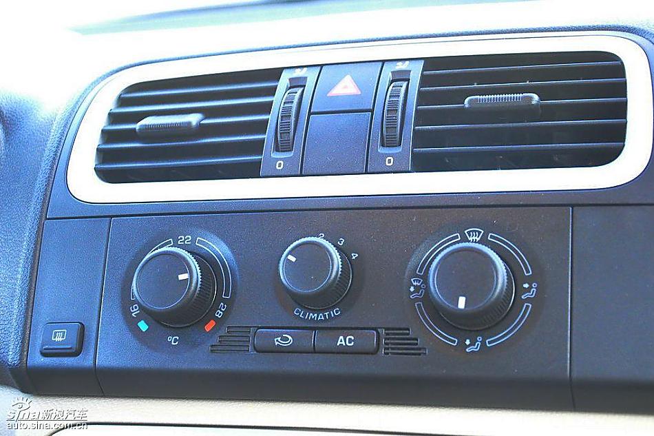 新浪试驾斯柯达Fabia晶锐内饰实拍图