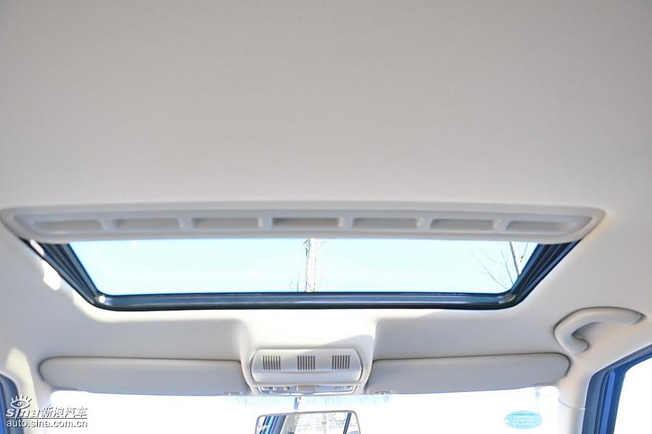 新浪试驾斯柯达Fabia晶锐内饰实拍图