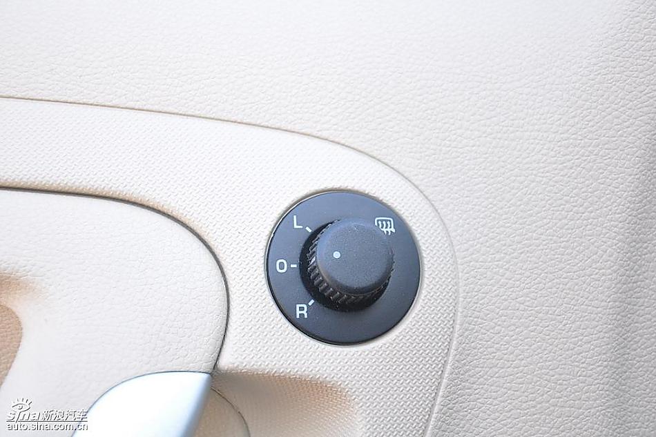 新浪试驾斯柯达Fabia晶锐内饰实拍图