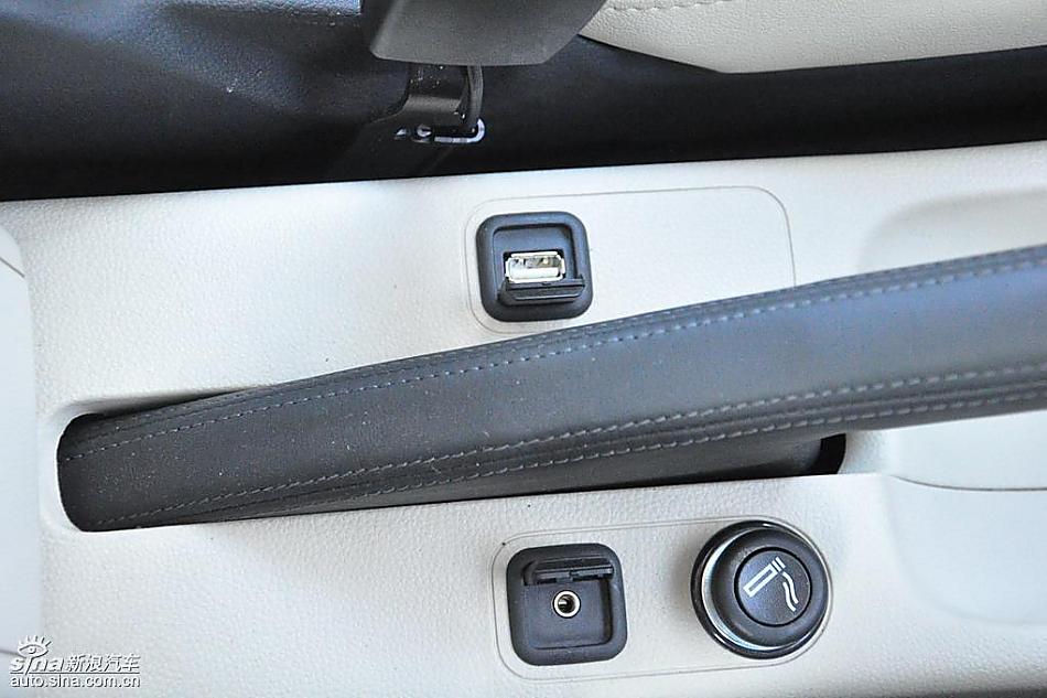 新浪试驾斯柯达Fabia晶锐内饰实拍图