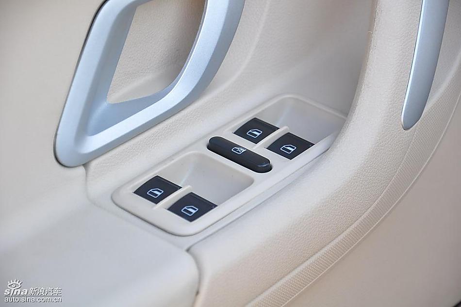 新浪试驾斯柯达Fabia晶锐内饰实拍图