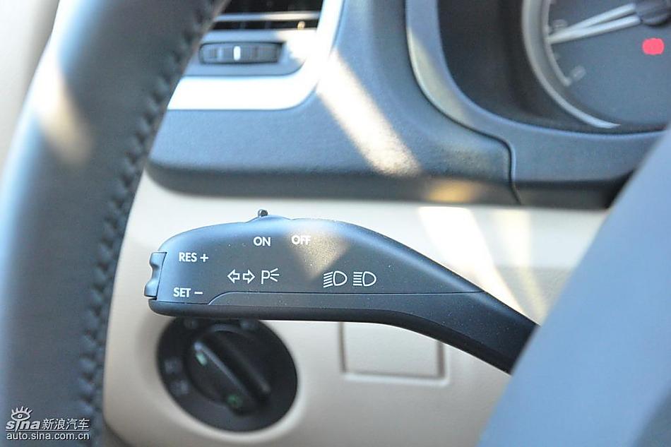 新浪试驾斯柯达Fabia晶锐内饰实拍图