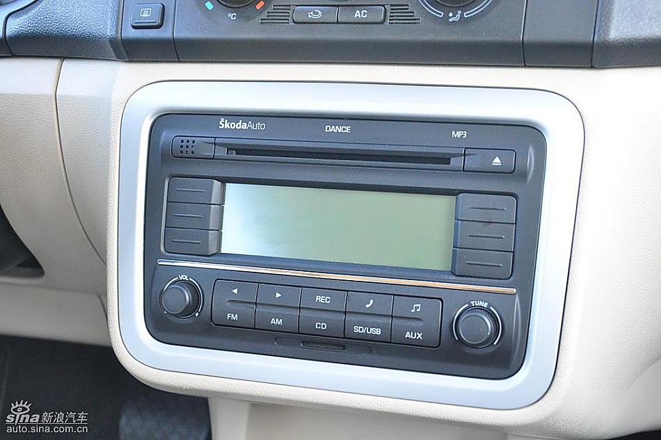 新浪试驾斯柯达Fabia晶锐内饰实拍图