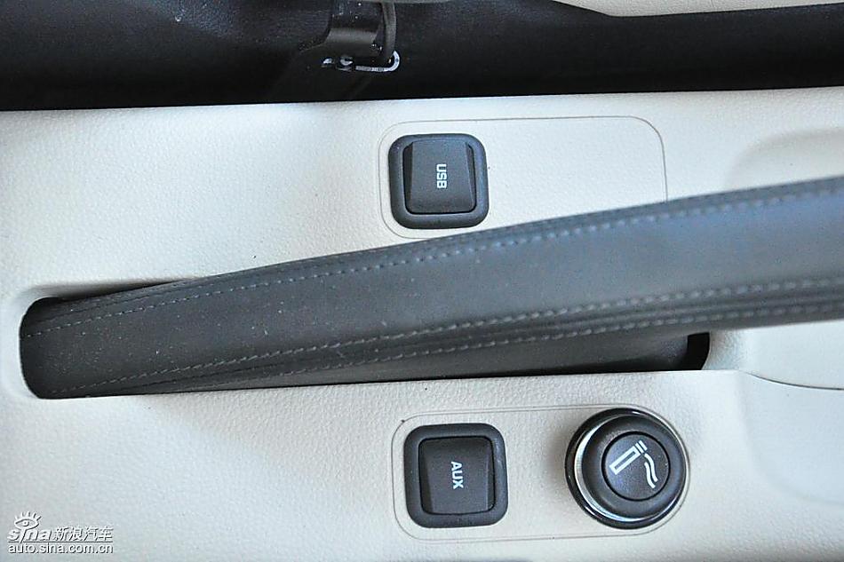 新浪试驾斯柯达Fabia晶锐内饰实拍图