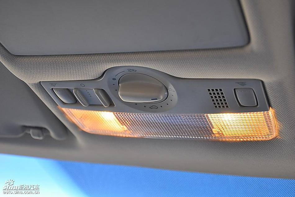 新浪试驾斯柯达Fabia晶锐内饰实拍图