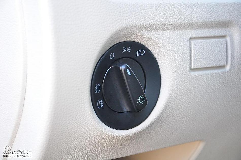 新浪试驾斯柯达Fabia晶锐内饰实拍图