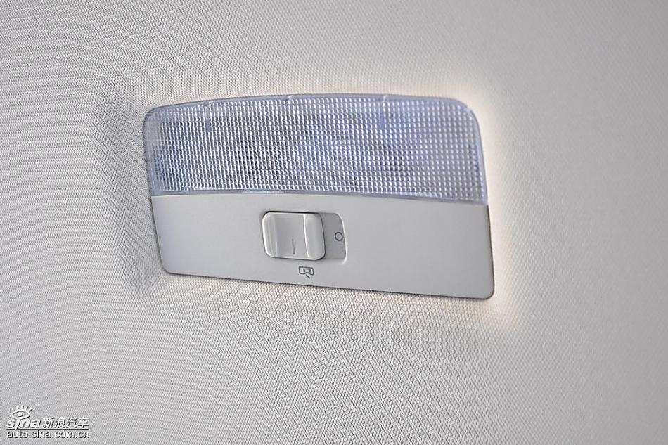 新浪试驾斯柯达Fabia晶锐内饰实拍图