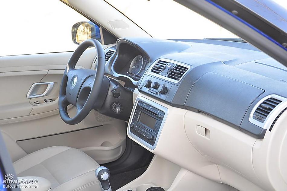 新浪试驾斯柯达Fabia晶锐内饰实拍图