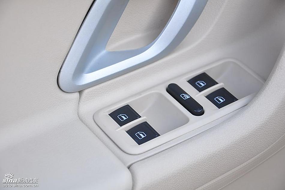 新浪试驾斯柯达Fabia晶锐内饰实拍图