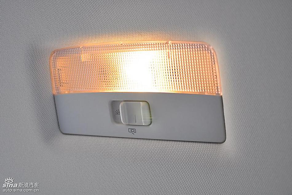 新浪试驾斯柯达Fabia晶锐内饰实拍图