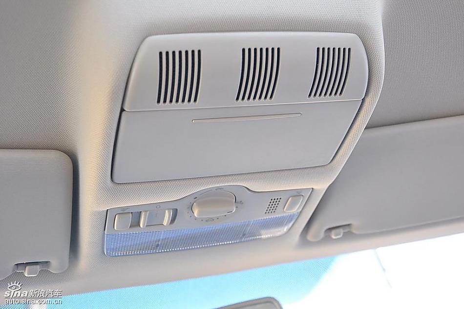 新浪试驾斯柯达Fabia晶锐内饰实拍图