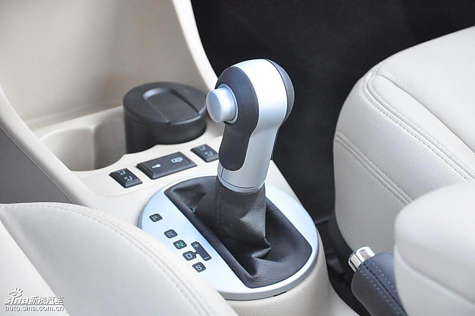 新浪试驾斯柯达Fabia晶锐内饰实拍图