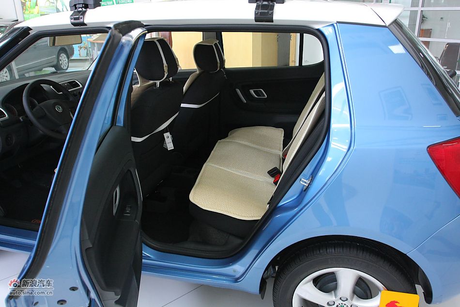 2011款晶锐1.6手动酷黑版