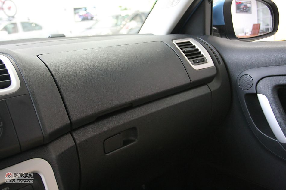 2011款晶锐1.6手动酷黑版