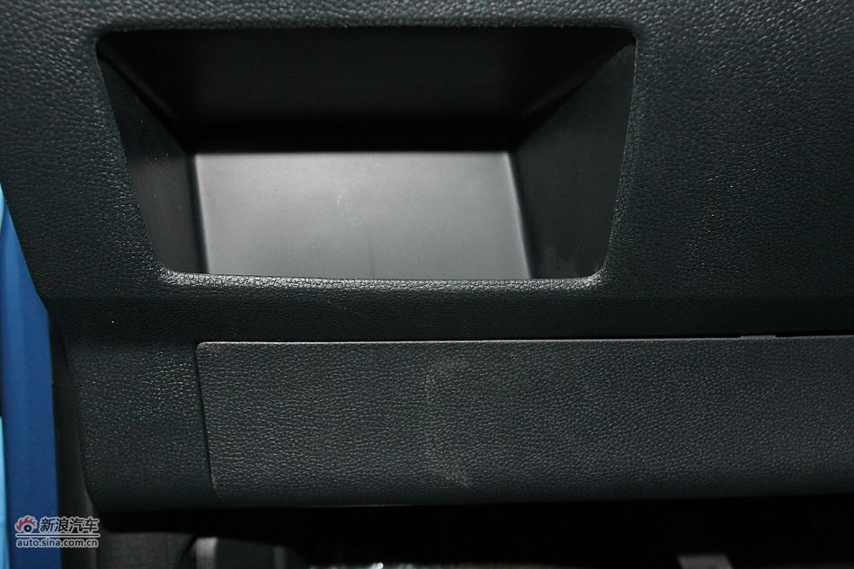 2011款晶锐1.6手动酷黑版