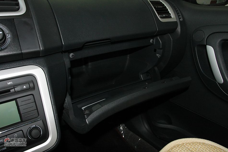 2011款晶锐1.6手动酷黑版