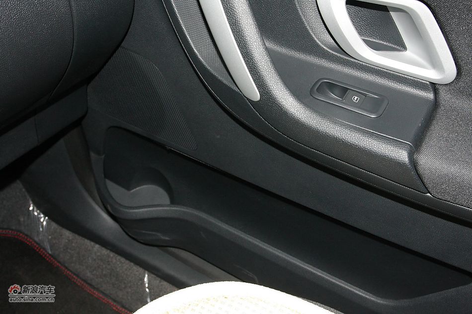 2011款晶锐1.6手动酷黑版