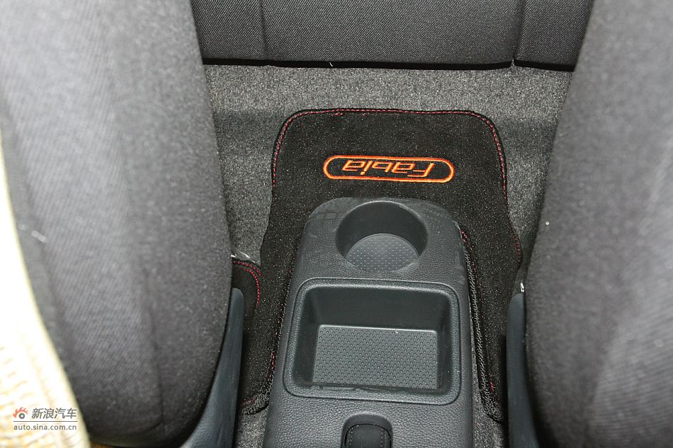 2011款晶锐1.6手动酷黑版