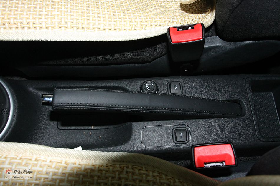 2011款晶锐1.6手动酷黑版