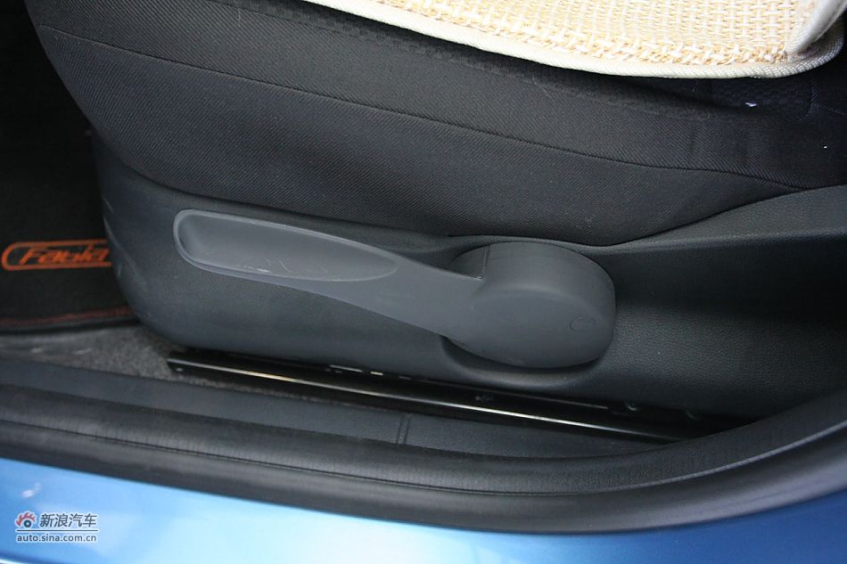 2011款晶锐1.6手动酷黑版