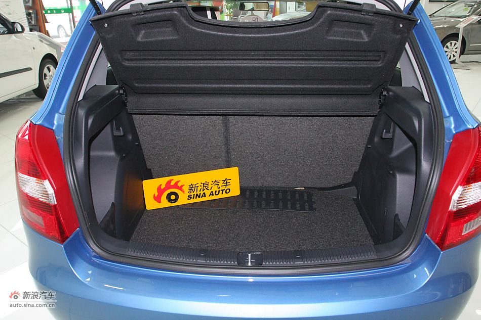 2011款晶锐1.6手动酷黑版