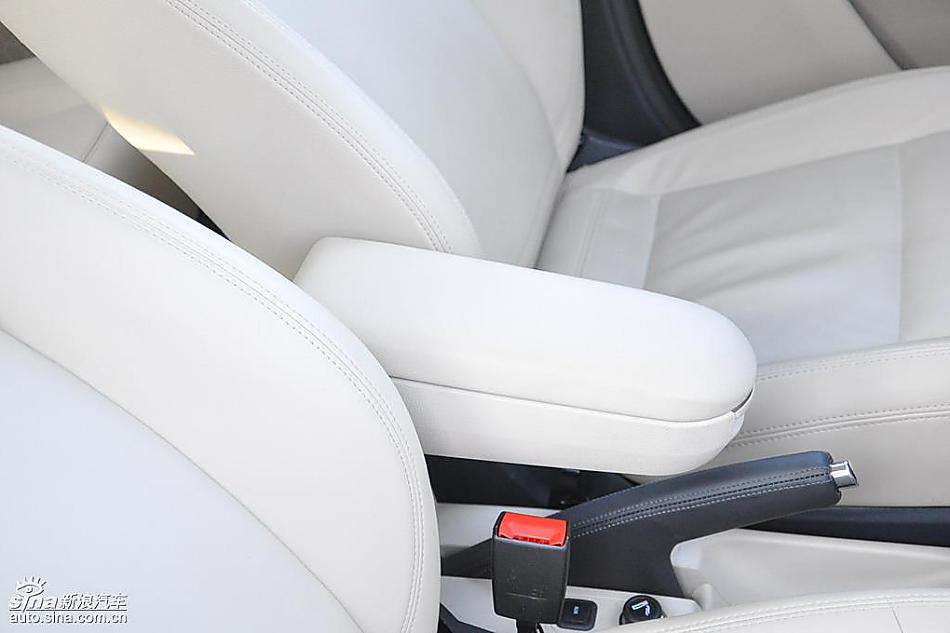 新浪试驾斯柯达Fabia晶锐内饰实拍图