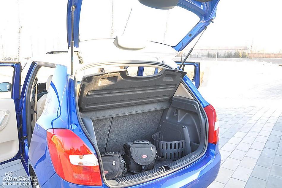 新浪试驾斯柯达Fabia晶锐内饰实拍图