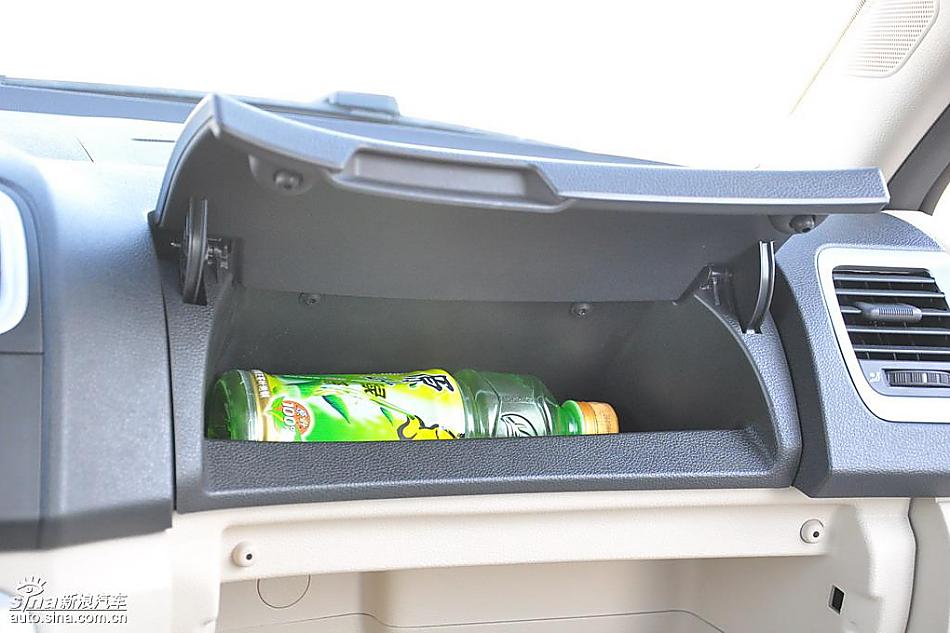 新浪试驾斯柯达Fabia晶锐内饰实拍图