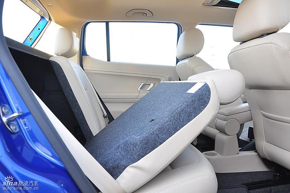 新浪试驾斯柯达Fabia晶锐内饰实拍图