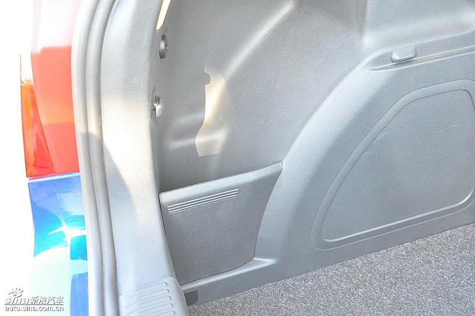 新浪试驾斯柯达Fabia晶锐内饰实拍图