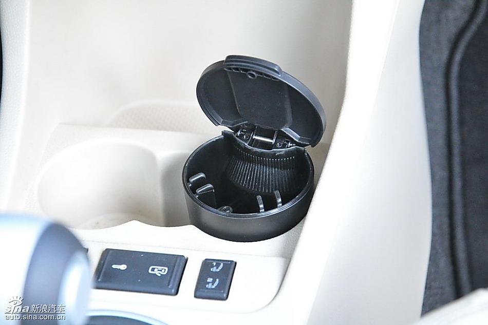 新浪试驾斯柯达Fabia晶锐内饰实拍图