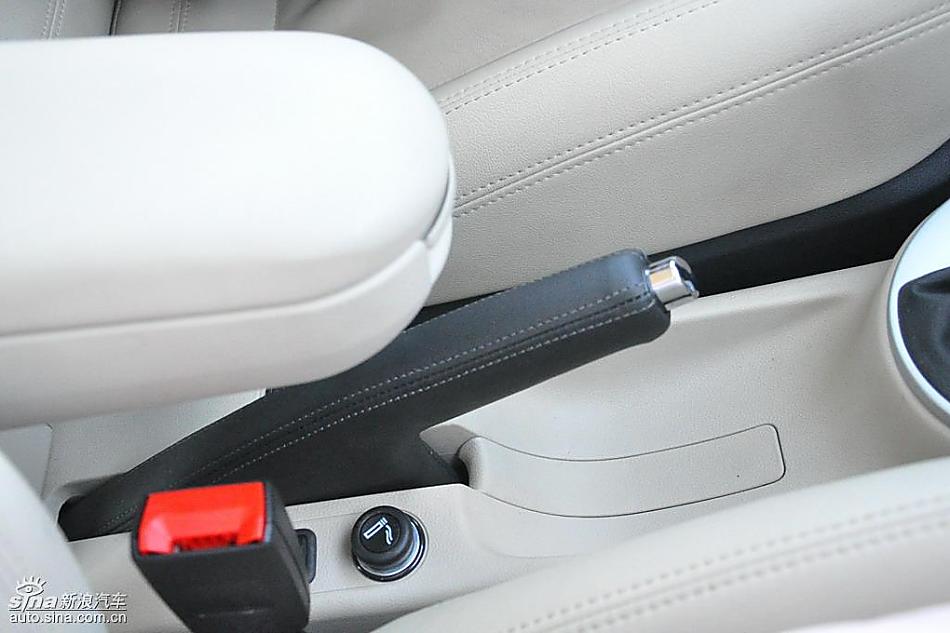 新浪试驾斯柯达Fabia晶锐内饰实拍图