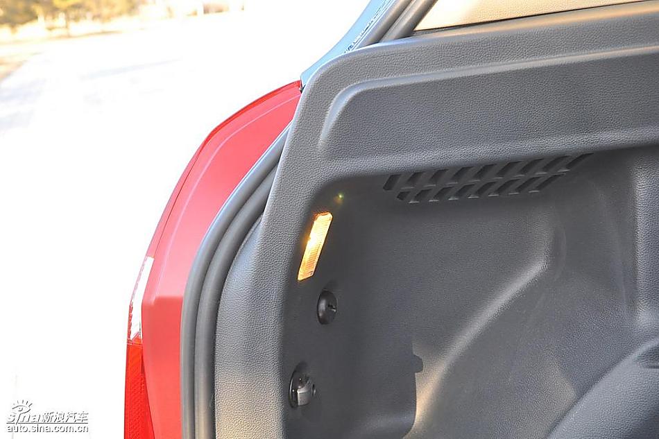 新浪试驾斯柯达Fabia晶锐内饰实拍图