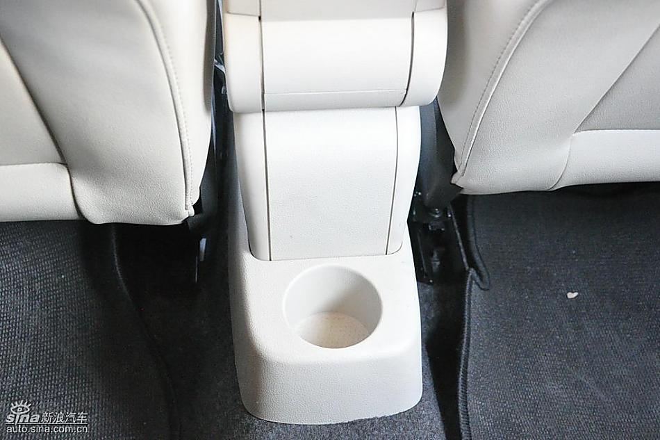 新浪试驾斯柯达Fabia晶锐内饰实拍图