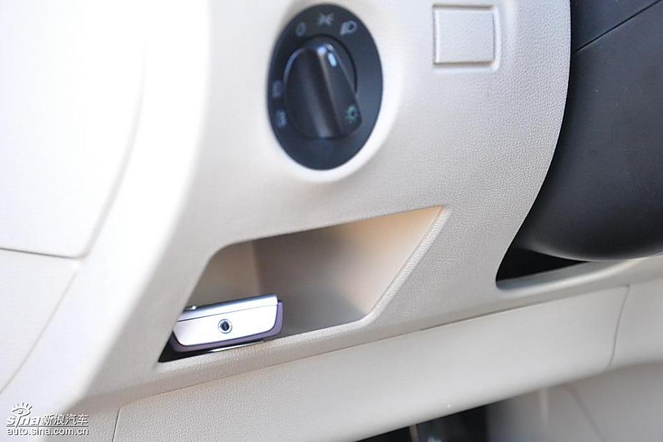 新浪试驾斯柯达Fabia晶锐内饰实拍图