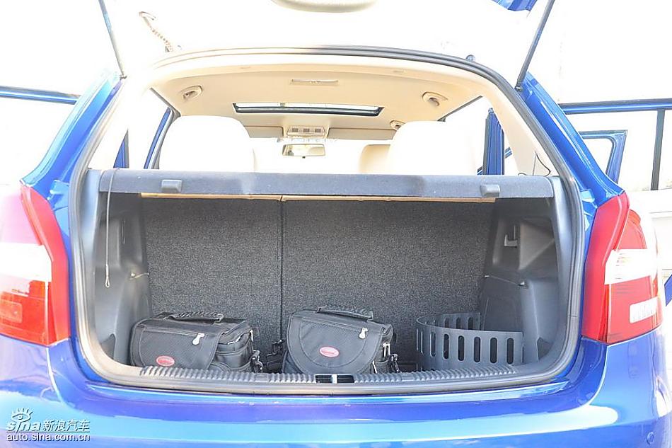 新浪试驾斯柯达Fabia晶锐内饰实拍图