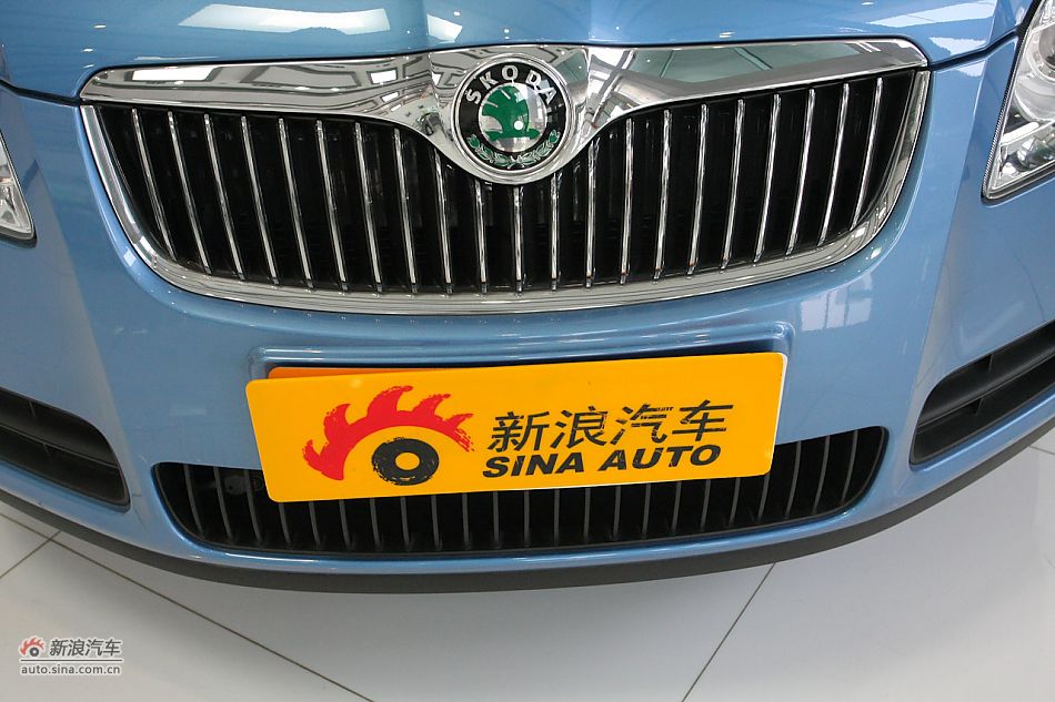 2011款晶锐1.6手动酷黑版