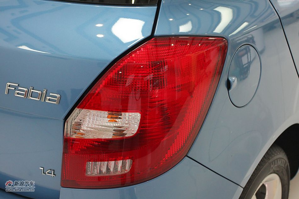 2011款晶锐1.6手动酷黑版