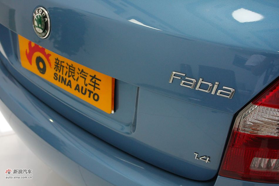 2011款晶锐1.6手动酷黑版