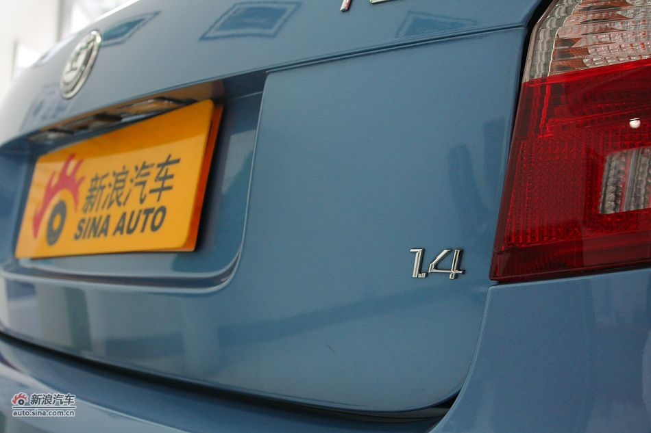 2011款晶锐1.6手动酷黑版