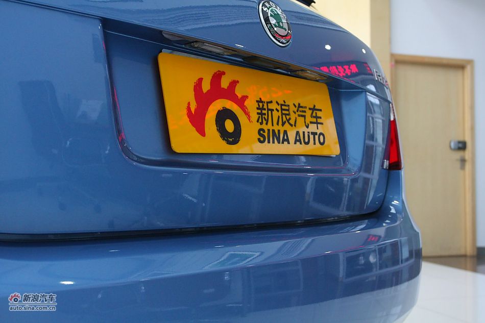 2011款晶锐1.6手动酷黑版