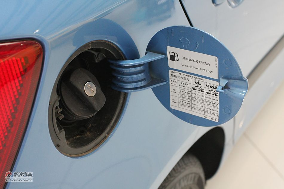 2011款晶锐1.6手动酷黑版