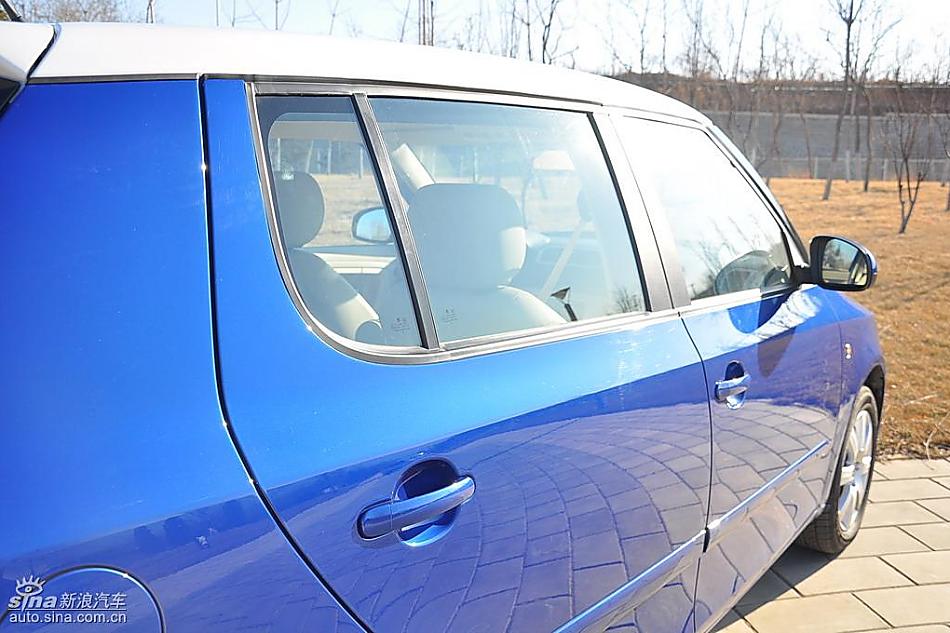 新浪试驾斯柯达Fabia晶锐外观实拍图