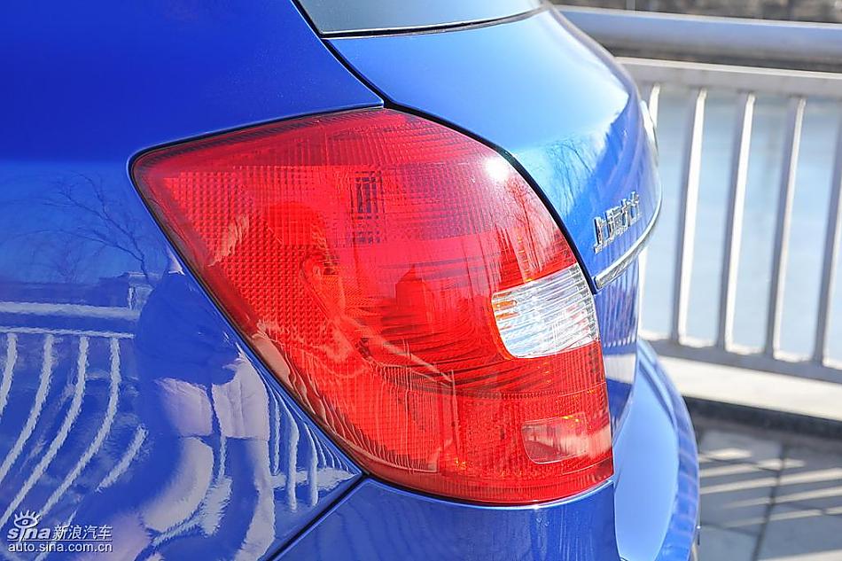新浪试驾斯柯达Fabia晶锐外观实拍图