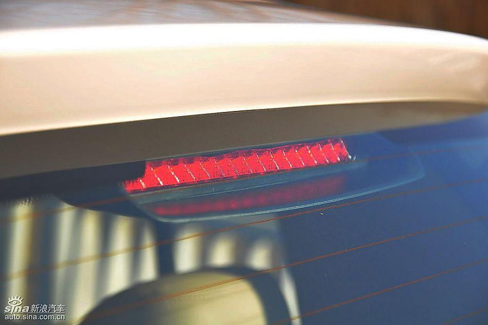 新浪试驾斯柯达Fabia晶锐外观实拍图