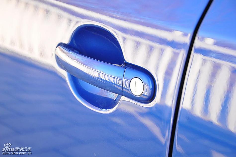 新浪试驾斯柯达Fabia晶锐外观实拍图