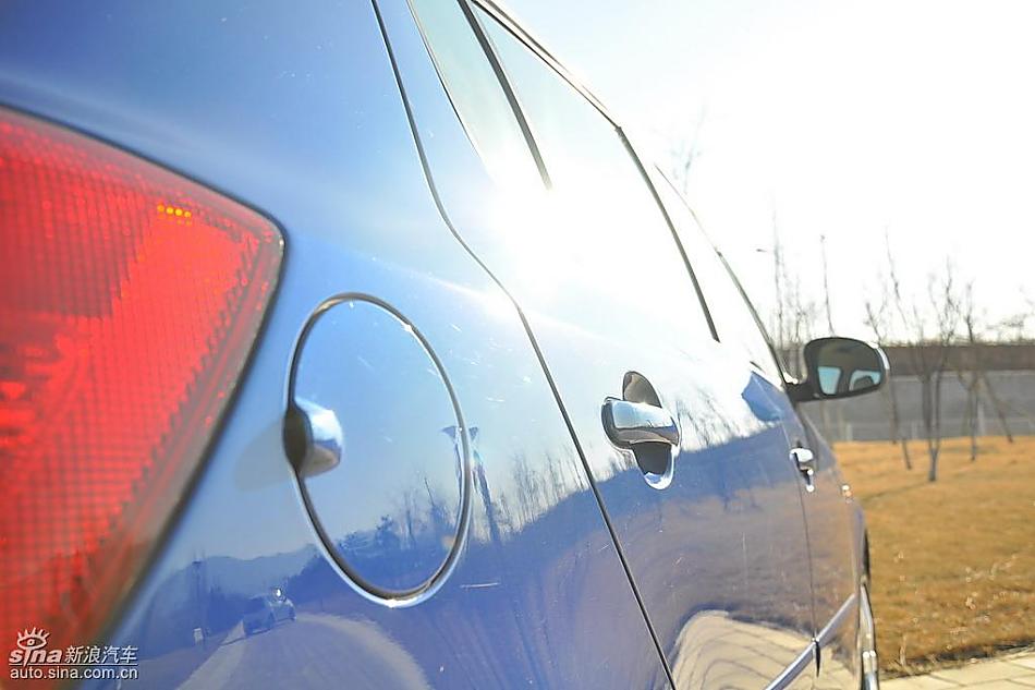 新浪试驾斯柯达Fabia晶锐外观实拍图